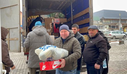 ZDRAVOTNIČTÍ ZÁCHRANÁŘI Z OBLASTNÍHO STŘEDISKA STRAKONICE USPOŘÁDALI HUMANITÁRNÍ SBÍRKU NA POMOC LIDEM Z UKRAJINY